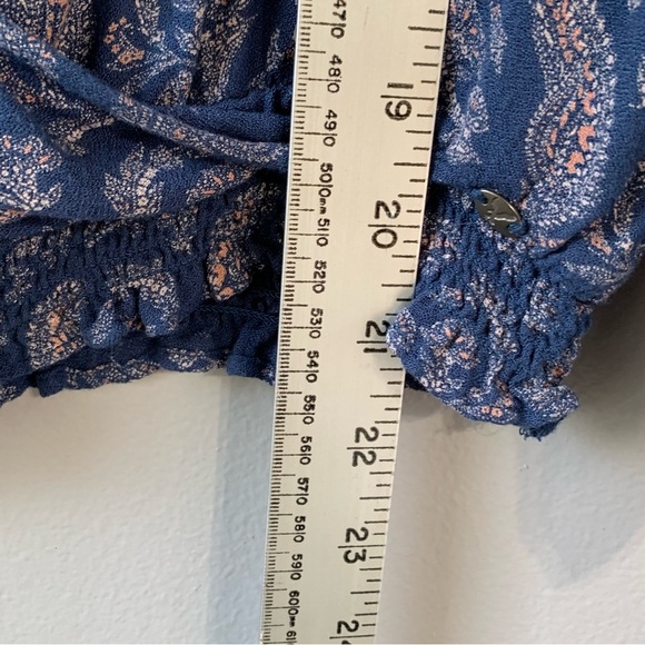 American Eagle Outfitters blue faux wrap blouse w paisley floral print. Size‎ L - Picture 8 of 11